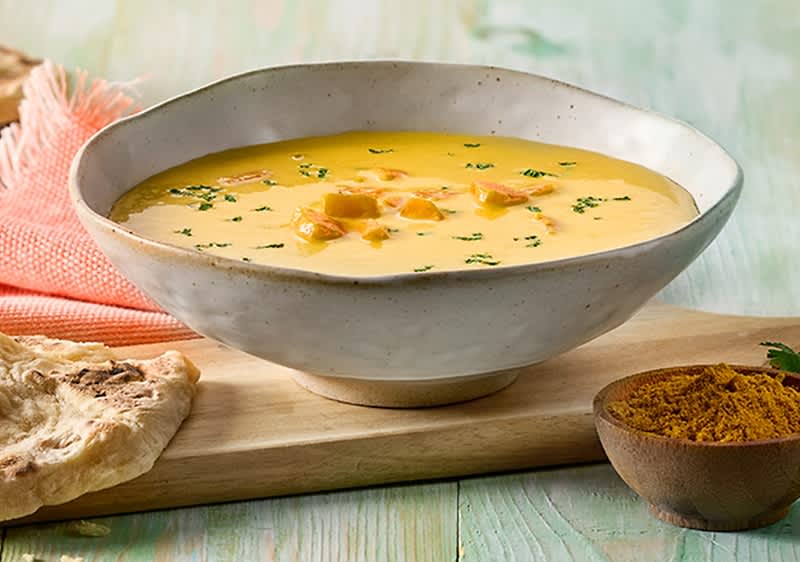 Supă vegană de cocos și curry cu lipie