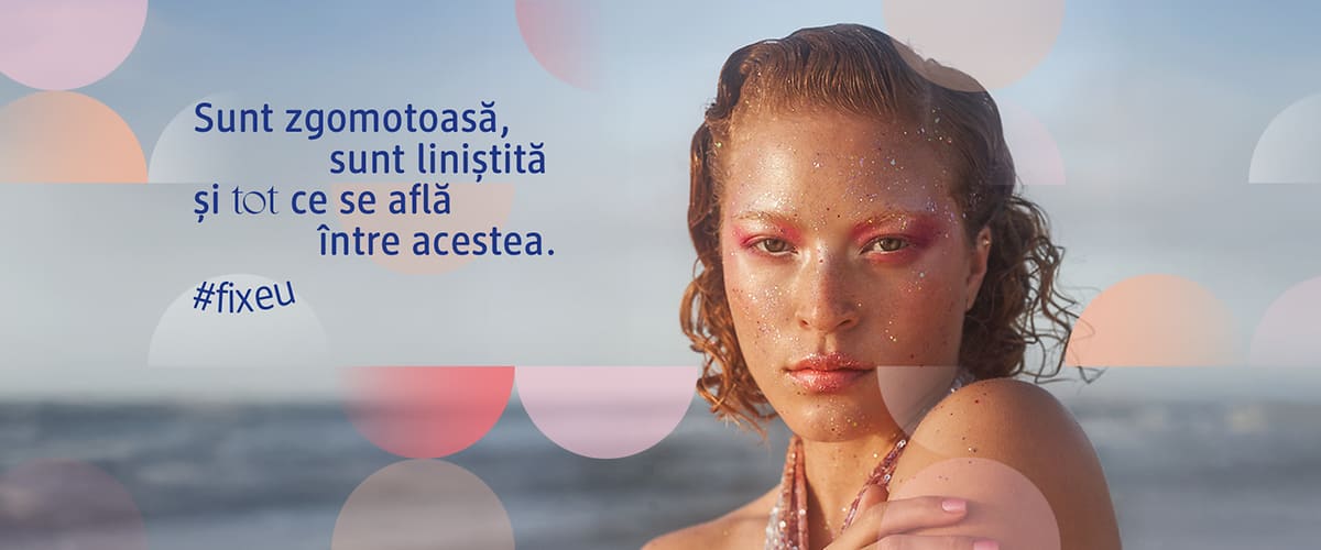 Sunt zgomotoasă, sunt liniștită și tot ce se află între acestea. și hashtagul #fixeu. Fundalul pare a fi o plajă.