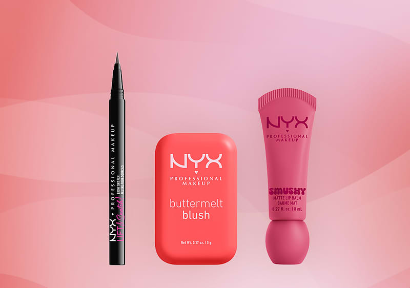 NYX produse cosmetice pe fundal roz cu creion dermatograf, blush buttermelt și gloss smushy