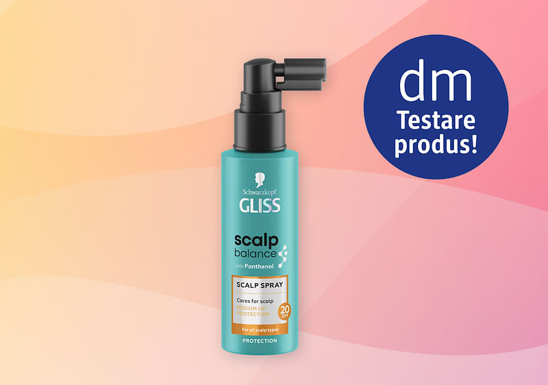 Spray pentru scalp GLISS într-un recipient turcoaz cu pulverizator pe fundal colorat