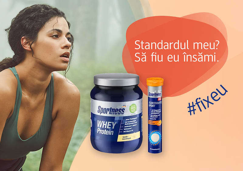 Femeie cu fața blurată în top sportiv lângă borcan de proteine Whey și pastile efervescente proteine