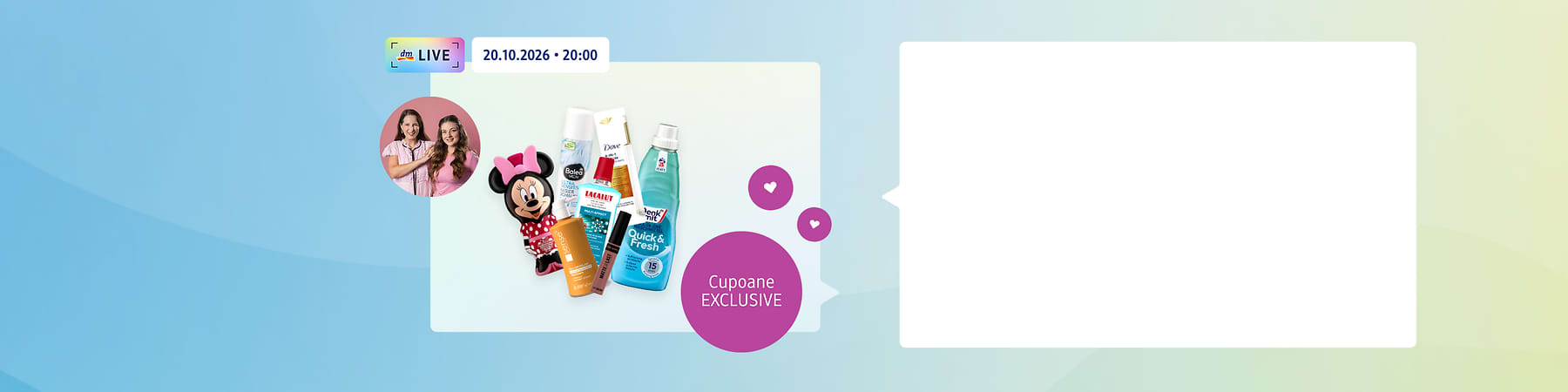 Poster promoțional cu fundal degrade albastru-verzui; în centru grupaj de produse cosmetice și de curățenie: apă de gură Quick & Fresh, deodorant Dove, șampon Balea, cremă Lacalut, unt de corp Nivea, loțiune corp cu ambalaj portocaliu și un ruj maro; în stânga sus o fotografie rotundă cu două femei zâmbitoare, lângă ele o jucărie Minnie; în dreapta un cerc roz cu textul „Cupoane EXCLUSIVE”; sus legenda „dm LIVE” și data „20.10.2026 • 20:00”