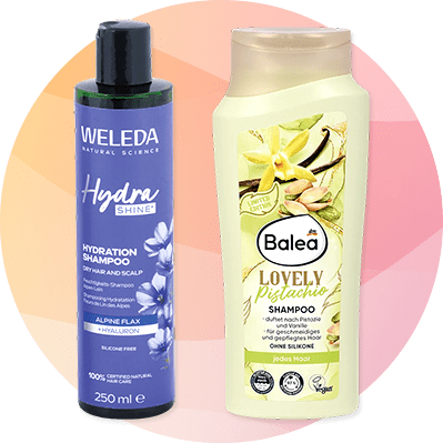 Šampóny Weleda a Balea na farebnom pozadí.