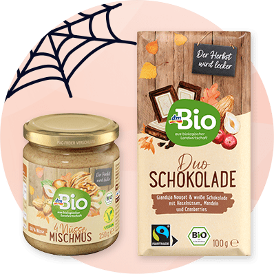 Bio nátierka a čokoláda s jesenným motívom na pozadí s pavučinou