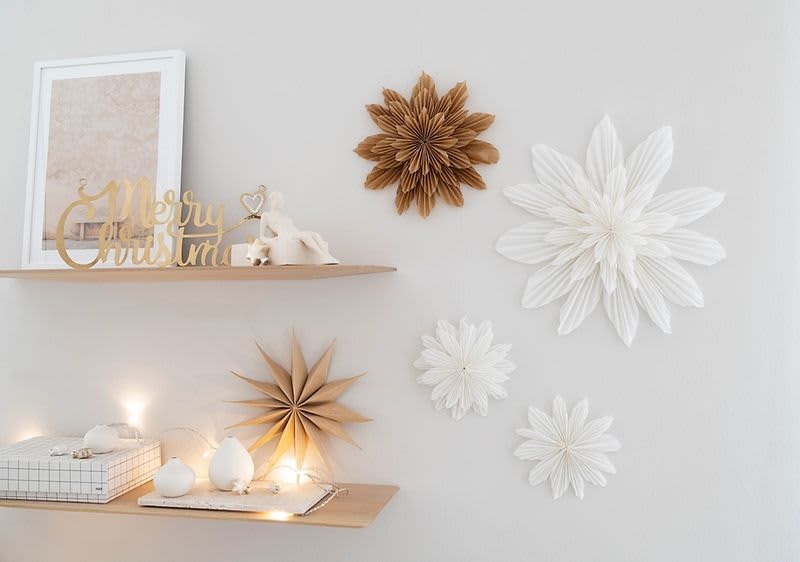 Zavesené papierové hviezdy