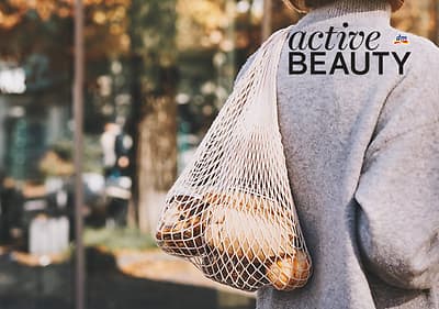 Žena so sieťovou taškou.