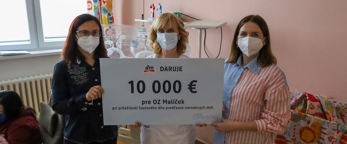 odovzdávanie symbolického poukazu pre OZ Malíček