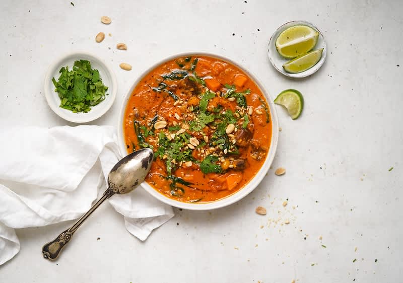 Africká arašidová polievka s jackfruitom 