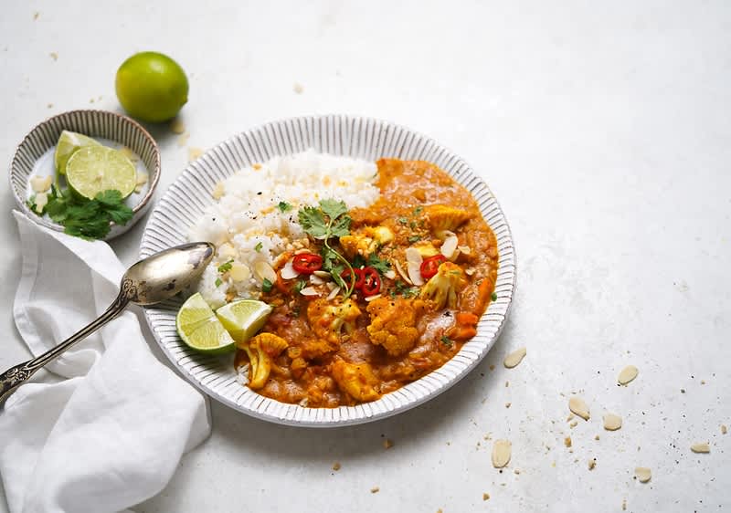 Indické šošovicové curry s karfiolom