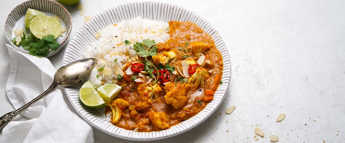 Indické šošovicové curry s karfiolom