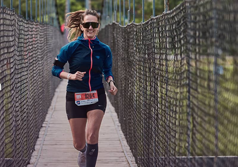 bežkyňa a text: dm LADIES RUN  9-11/6/2023