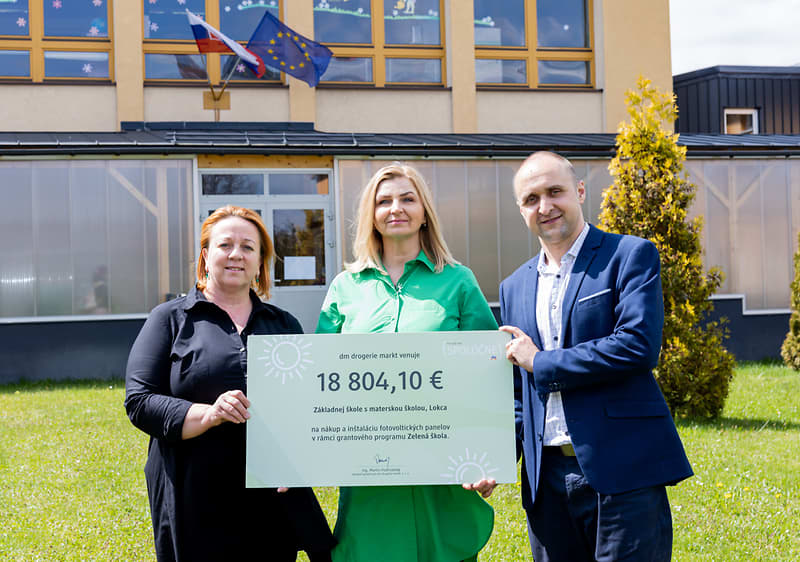 dm poskytla príspevok na fotovoltické panely