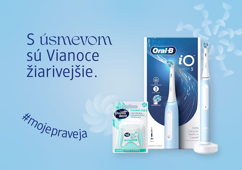 Elektrická zubná kefka a zubná niť na modrom pozadí s textom a hashtag moje pravé ja.