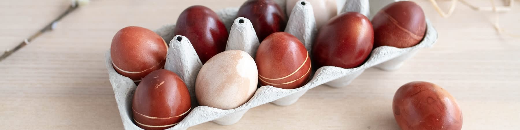 Veľkonočné vajíčka zafarbené cibuľovými šupkami