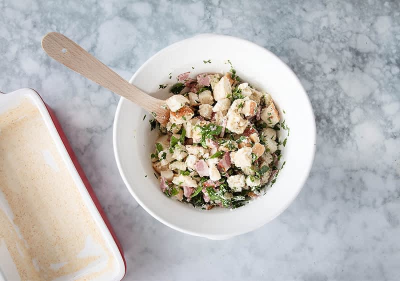 premiešané suroviny v miske