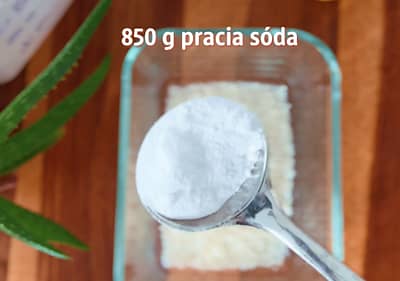 Krok 1 b - 850 gramov pracej sódy na lyžici