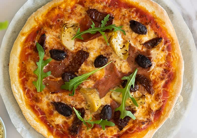 hotová upečená pizza