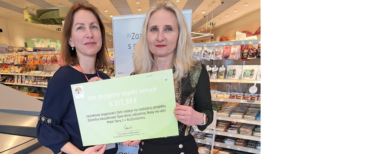 odovzdávanie šeku v dm predajni v Ružomberku