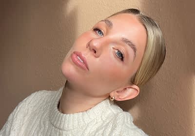žena s latte makeupom