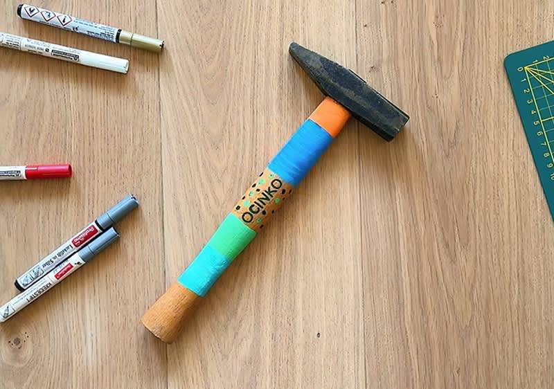 Hotové personalizované kladivo s textom ocinko