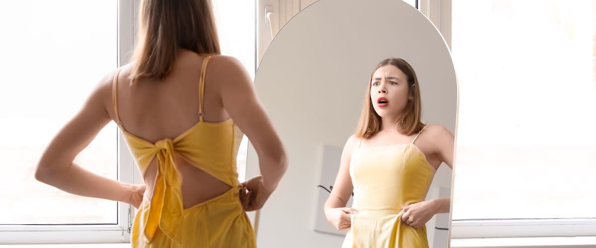 prázdny tanier bez jedla s metrom