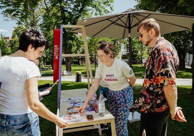 Projekt Dôstojná menštruácia pod organizáciou inTYMYta na dm ON TOUR