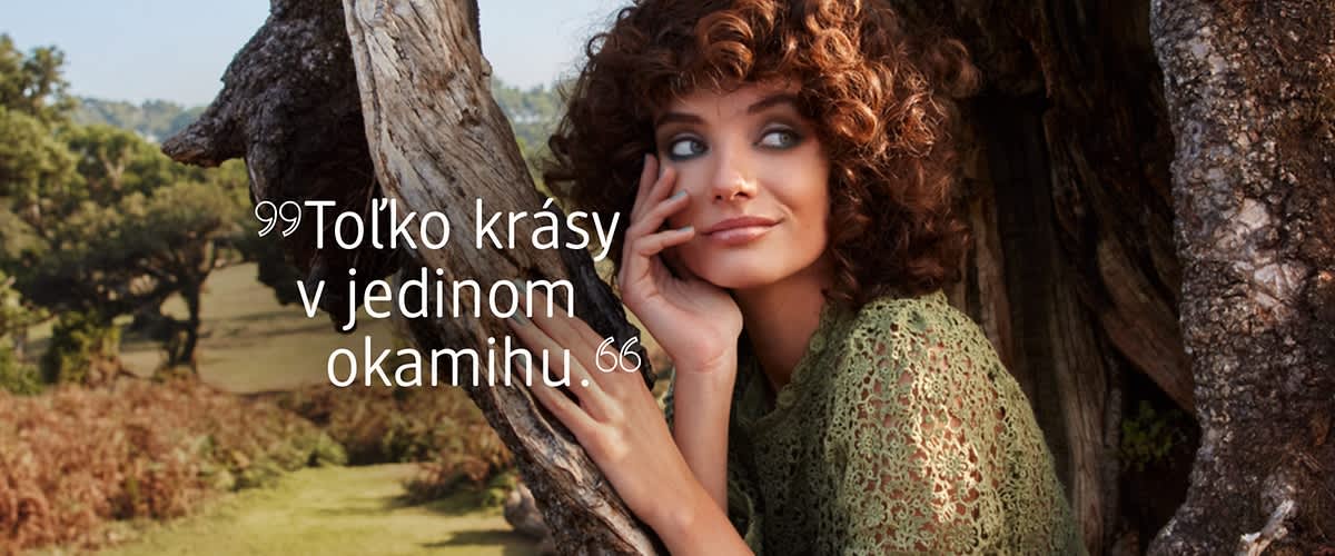 Žena s textom "Moje líčenie je inšpirované prírodou."