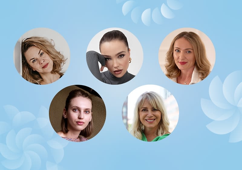 Koláž piatich portrétov influencerov na modrom pozadí