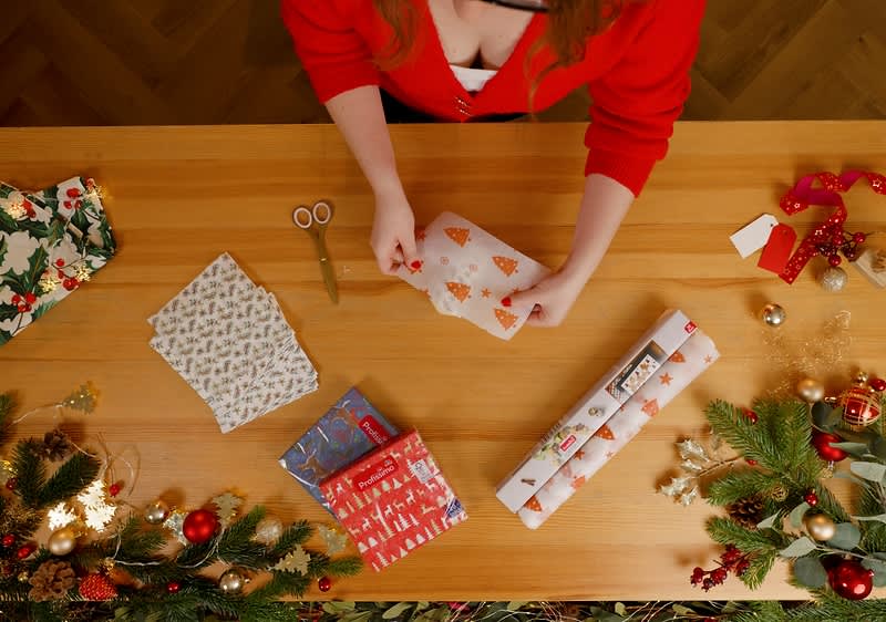 Sviečka obalená servítkom a papierom na pečenie