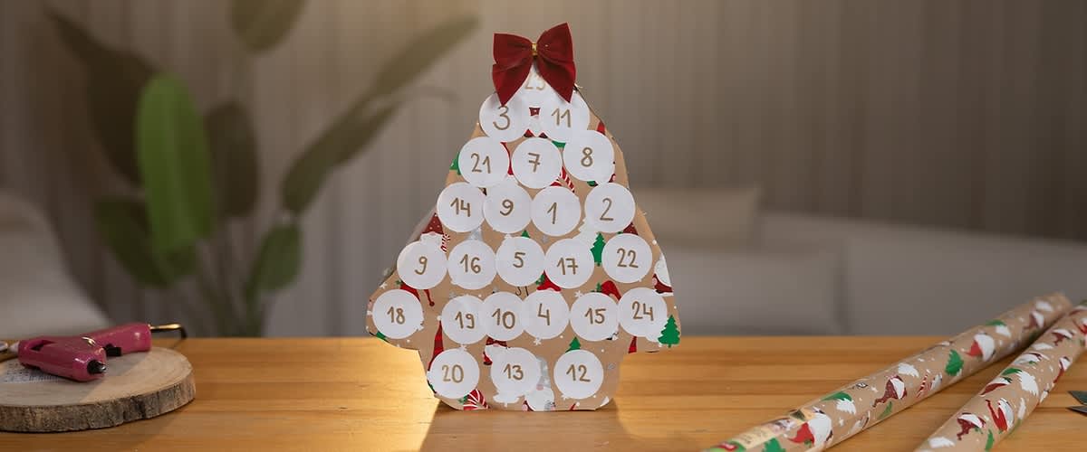 Adventný kalendár z roliek z toaletného papiera