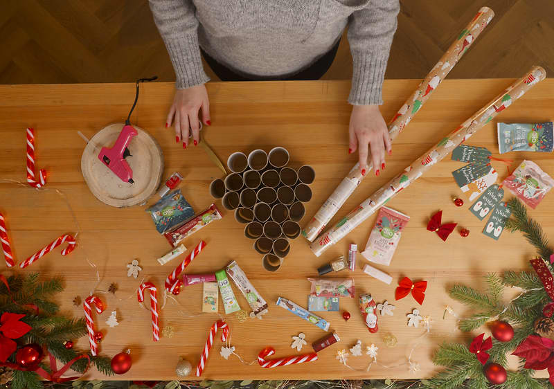 Rolky od toaletného papiera v tvare vianočného stromčeka