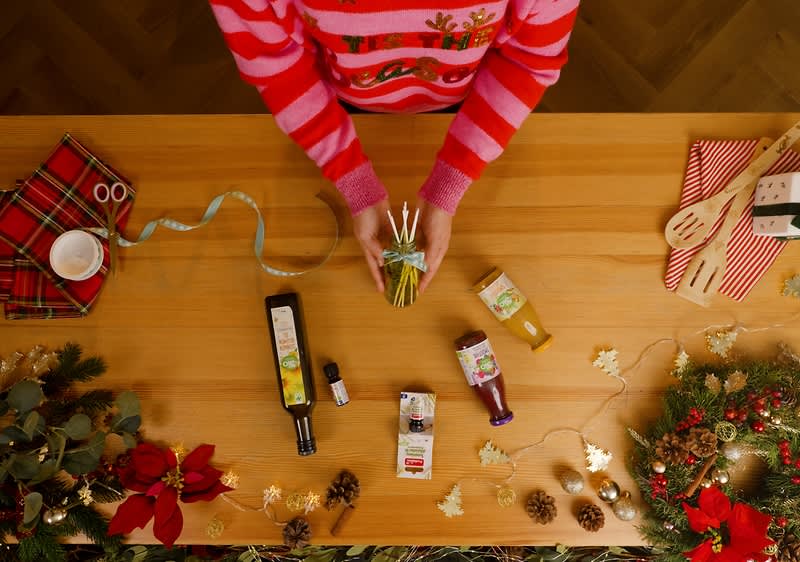 Vianočný difuzér dozdobený mašľou