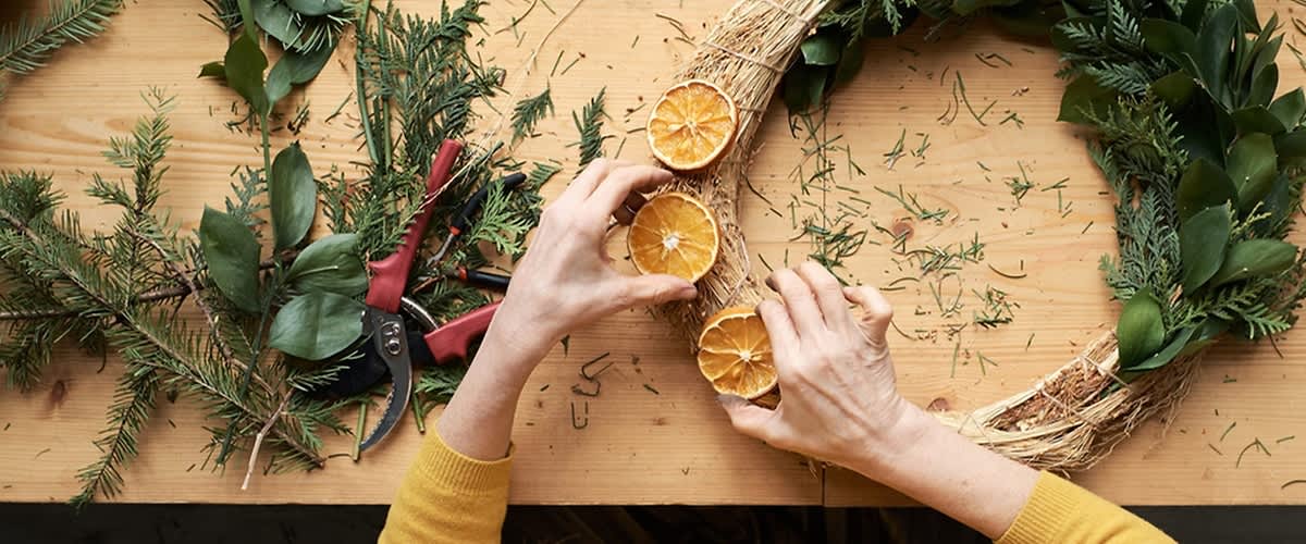 Sušené pomaranče na venci z vetvičiek