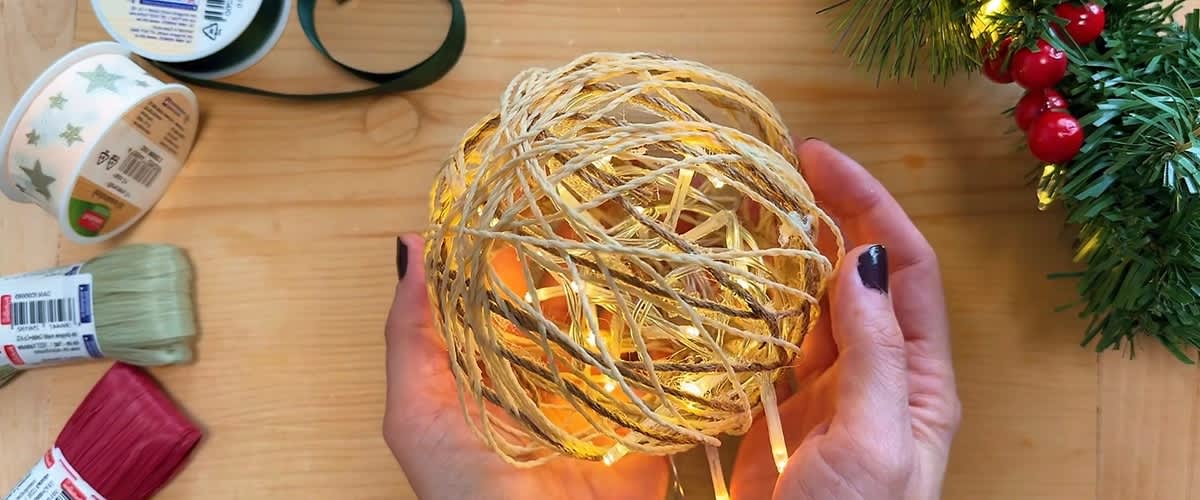 Vyrobená guľa zo špagátov