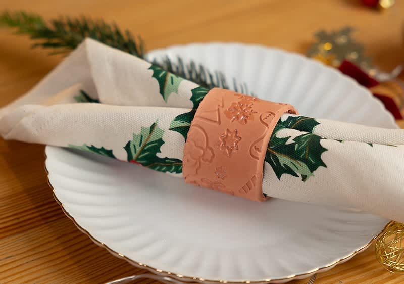 Vianočná obruč s vzorovaným servítkom vo vnútri