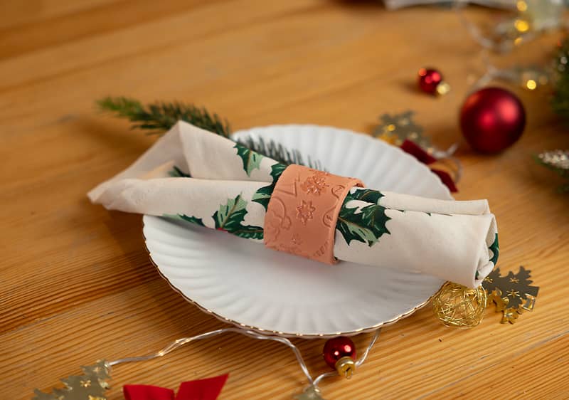 Vianočná obruč s vzorovaným servítkom vo vnútri