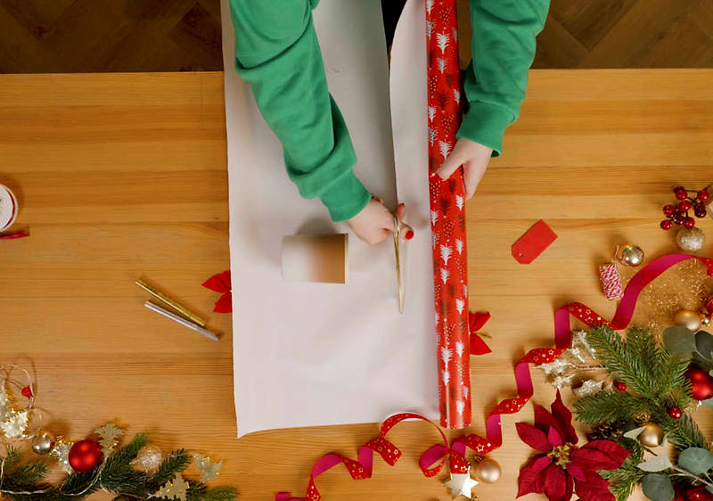 Balenie darčeka v tvare sviečky