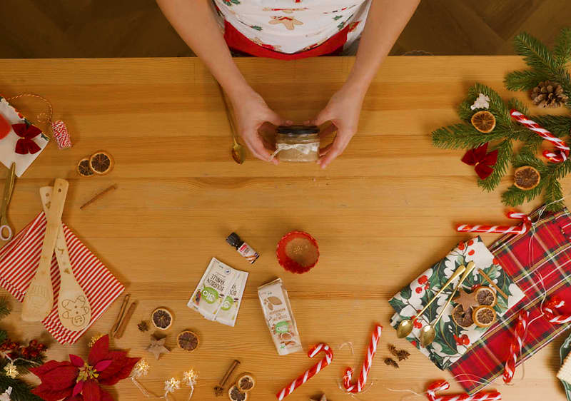 Zabalený a ozdobený vyrobený scrub