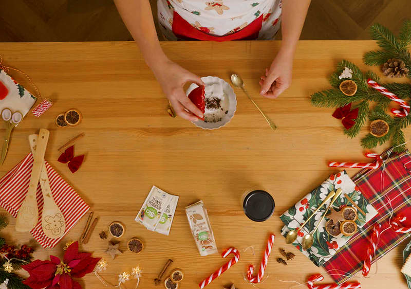 Miešanie surovín na výrobu scrubu v miske