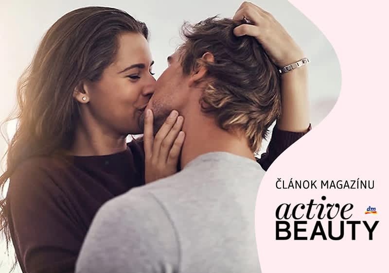 Pár v objatí, nápis active BEAUTY v rohu.