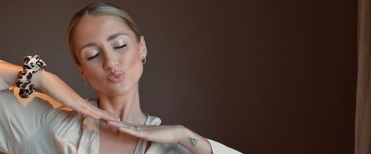 Žena nalíčená podľa štýlu mermaid make-up