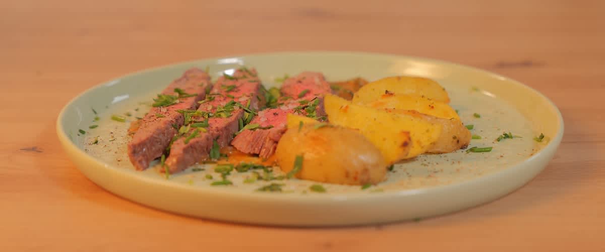 Naservírovaný flank steak