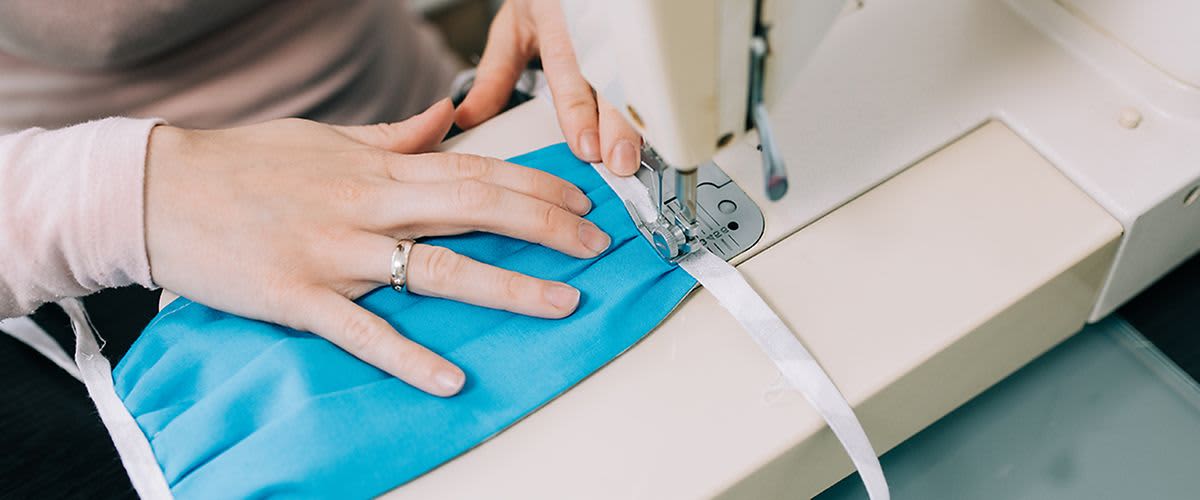 ako si ušiť rúško doma