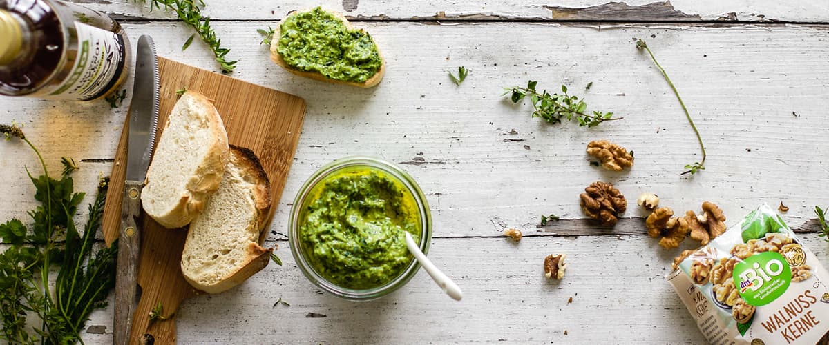  DIY: Vlastnoručne robené bylinkové pesto s vlašskými orechmi