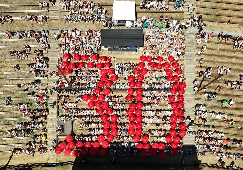 Do amfiteátra v Detve prišlo oslavovať 2 800 spolupracovníkov dm a ich rodín