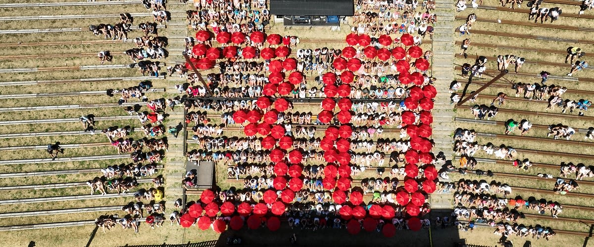 Do amfiteátra v Detve prišlo oslavovať 2 800 spolupracovníkov dm a ich rodín