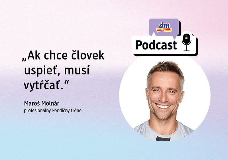 Logo dm podcastu, tvár Kataríny Nádaskej a text: Je úžasné, čo ženy robia pre spoločnosť.