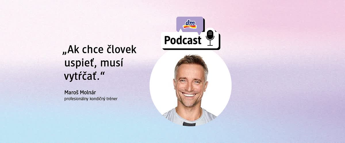 Logo dm podcastu, tvár Kataríny Nádaskej a text: Je úžasné, čo ženy robia pre spoločnosť.
