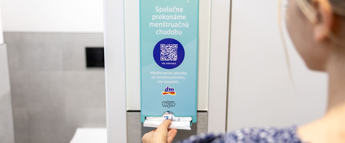 Menštruačný zásobník na školskej toalete