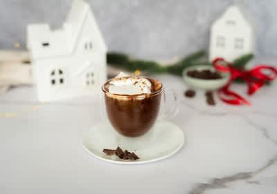 Horúca čokoláda v pohári